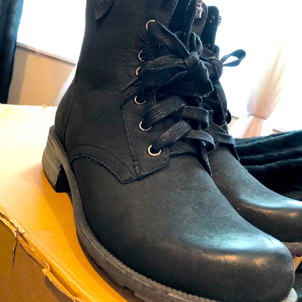 Combat boots